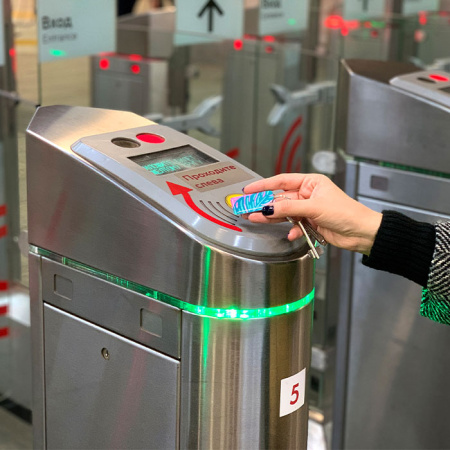 Брелок ISBC с функционалом карты "Тройка" "Городские джунгли; Лист пальмы" арт. 121-21238